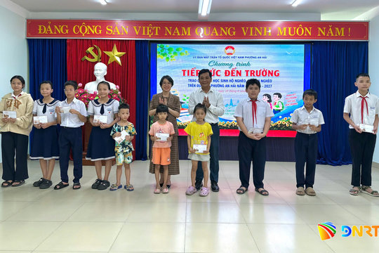 Trao 201 suất quà cho học sinh có hoàn cảnh khó khăn tại phường An Hải