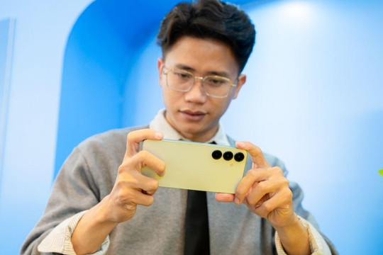 So sánh giữa Samsung S25 Plus và iPhone 16 Plus