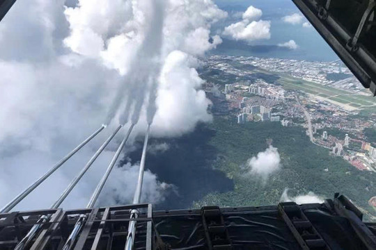 Malaysia “gieo mây” tạo mưa, chống khói mù
