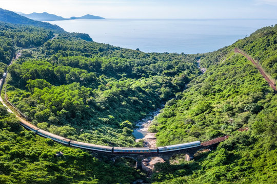 Vietnam Railways opens 300,000 Tet tickets, with more trains to Da Nang
