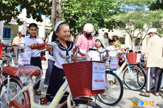 Đà Nẵng tiếp sức học sinh khó khăn bước vào năm học mới
