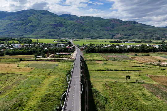 Khơi thông mặt bằng đường dẫn những cây cầu gặp vướng