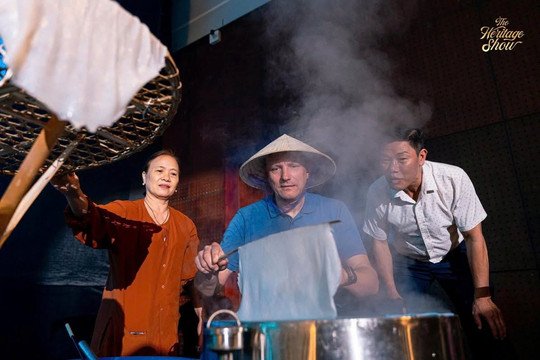 My Quang Show in Da Nang: From rice fields to the stage