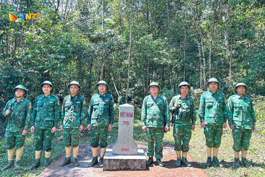 Giữ vững biên cương, bền chặt tình quân dân