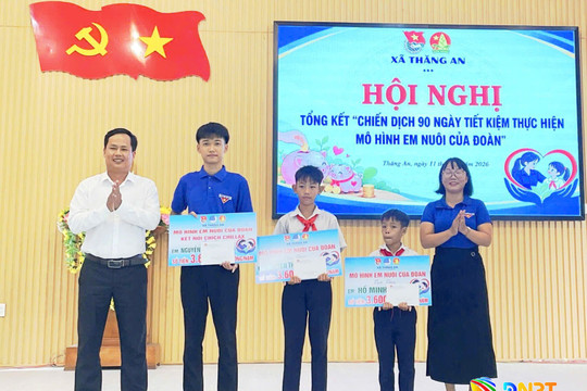 Đoàn xã Thăng An nhận đỡ đầu 6 học sinh có hoàn cảnh đặc biệt khó khăn