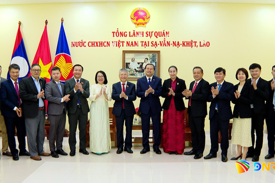Da Nang leaders visit Consulate General of Vietnam in Savannakhet