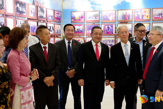 Da Nang leaders visit the Vietnamese community in Savannakhet