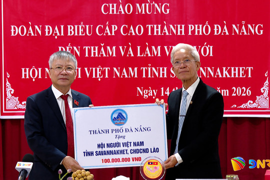 Lãnh đạo thành phố Đà Nẵng thăm cộng đồng người Việt tại Savannakhet