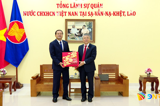 Lãnh đạo thành phố Đà Nẵng thăm Tổng Lãnh sự quán Việt Nam tại Savannakhet