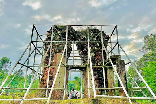 Dong Duong Buddhist Monastery - A gateway connecting with a thousand years of history