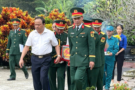 Quy tập hai hài cốt liệt sĩ từ nguồn tin của hai già làng ở Trà Giáp