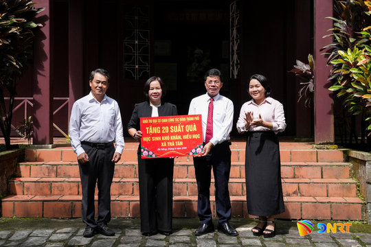 Khối thi đua Cơ quan công tác Đảng thành phố Đà Nẵng sinh hoạt chuyên đề tại địa chỉ đỏ