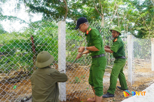 Một hộ dân thôn Khánh Thọ (xã Chiên Đàn) hiến hơn 500m2 đất làm đường giao thông