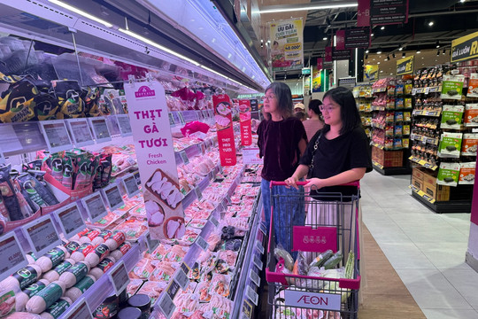 Thị trường mùa mưa bão: Bảo đảm nguồn cung hàng hóa