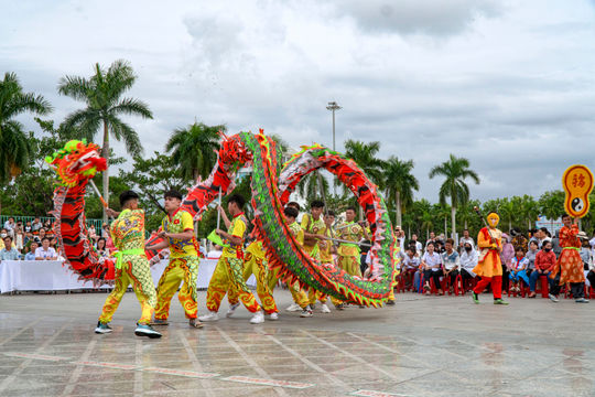 Theo nhịp trống lân...