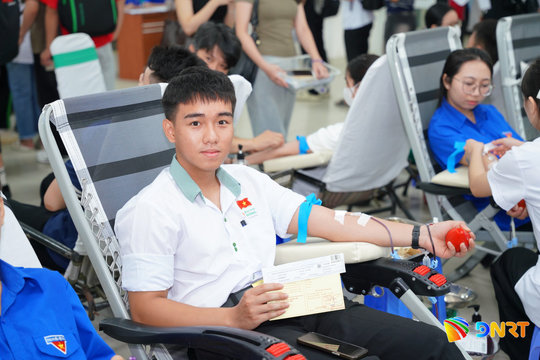 Hơn 500 giảng viên, sinh viên Trường Đại học Đông Á hiến máu tình nguyện