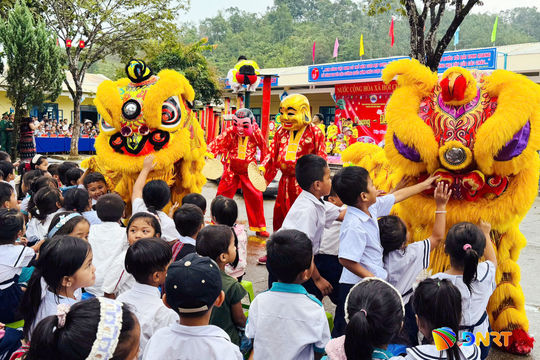 Ấm áp Trung thu nơi biên giới Tây Giang