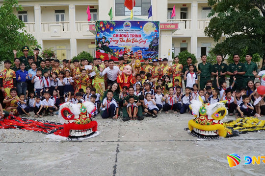 Mang Tết Trung thu đến với trẻ em