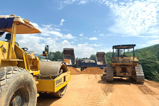 Tháo gỡ khó khăn nhân công, vật liệu cho dự án giao thông