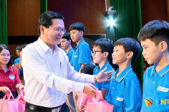Cung Thiếu nhi Đà Nẵng trao 330 phần quà Trung thu cho thiếu nhi