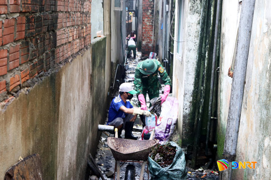 Phường Hải Châu ra quân khơi thông hơn 3.000 cửa thu nước chống ngập úng