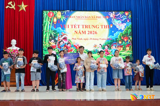 Xã Phú Ninh trao quà Tết Trung thu cho trẻ em có hoàn cảnh khó khăn