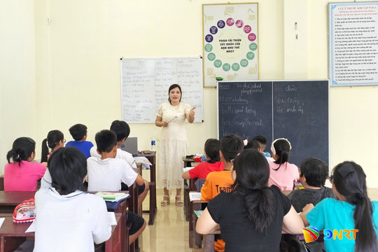 Lớp tiếng Anh miễn phí cho học trò nghèo