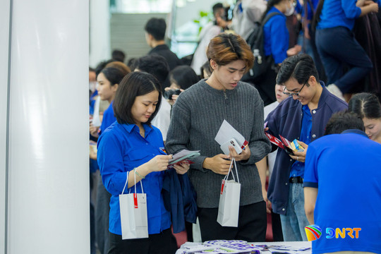 Cơ hội cho người trẻ trong lĩnh vực thương mại điện tử