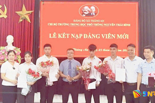 Xã Thăng An kết nạp 38 đảng viên mới