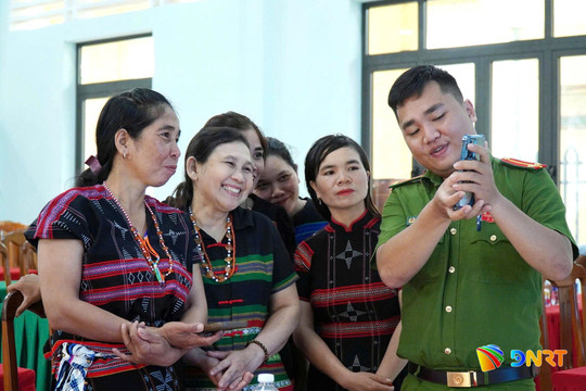 Nam Giang trang bị kỹ năng số cho phụ nữ