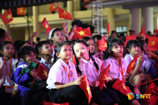 Non cao vui hội trăng rằm...
