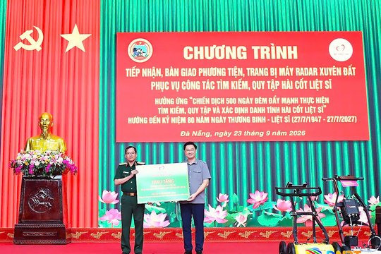 Quân khu 5 tiếp nhận máy ra đa xuyên đất phục vụ tìm kiếm hài cốt liệt sĩ