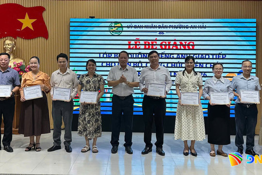 Phường An Hải bế giảng lớp bồi dưỡng tiếng Anh giao tiếp cho cán bộ, công chức, viên chức