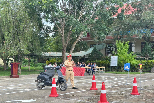 Tuyên truyền an toàn giao thông cho học sinh vùng biên giới