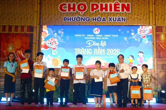 Phường Hòa Xuân tặng 393 suất quà Tết Trung thu cho trẻ em