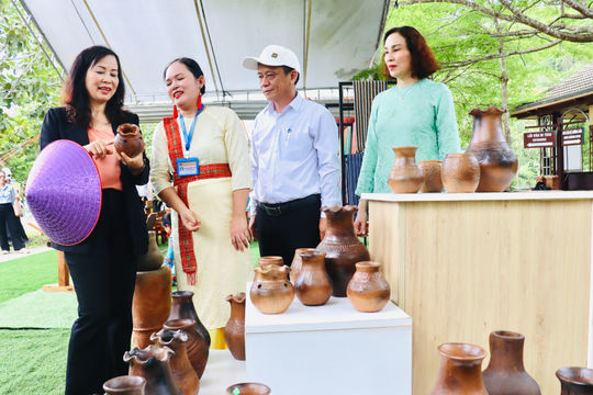 Ra mắt sản phẩm ngâm chân thảo dược dưới tán rừng tại Khu đền tháp Mỹ Sơn