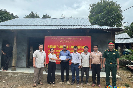 Xã Đông Giang bàn giao 3 ngôi nhà cho con của người hoạt động kháng chiến bị nhiễm chất độc hóa học
