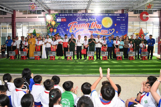 Gần 40.000 trẻ em cả nước vui đón Trung thu cùng Vinamilk