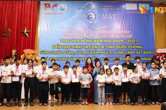 Trao 235 suất học bổng tiếp sức học sinh, sinh viên vùng cao, hải đảo đến trường