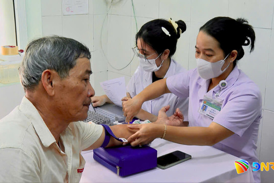Phường Hòa Khánh khám sức khỏe cho hơn 200 người dân
