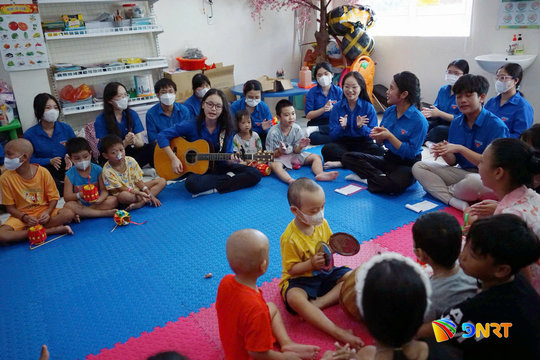 Học sinh Đà Nẵng mang niềm vui Trung thu đến với bệnh nhi