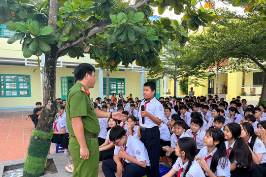 Tuyên truyền pháp luật, kỹ năng sống cho học sinh