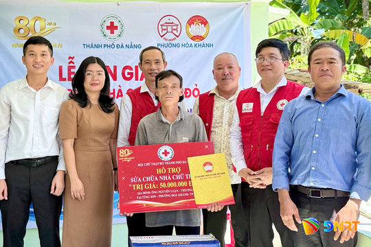 Bàn giao nhà cho hộ nghèo và hộ chính sách phường Hòa Khánh