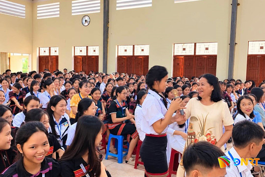 Tuyên truyền pháp luật cho giáo viên và học sinh Trường Phổ thông dân tộc nội trú THPT Quảng Nam