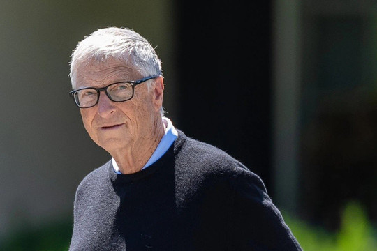 Kiểm soát rủi ro AI: Bill Gates phản đối quan điểm cạnh tranh của Tổng thống Donald Trump