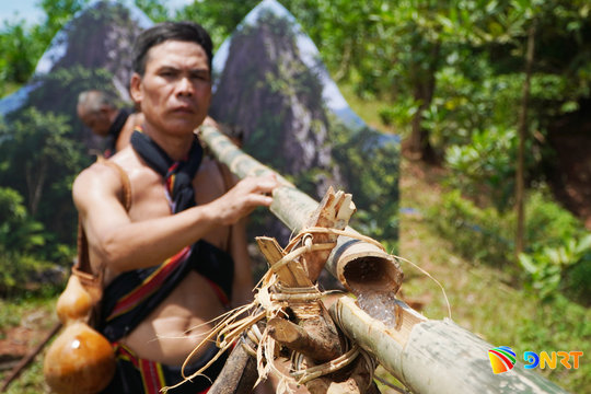 Độc đáo nghi thức tìm nguồn, cúng máng nước của người Cadong