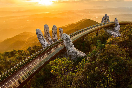 Da Nang tourism shines with 13 honors at World Travel Awards 2026