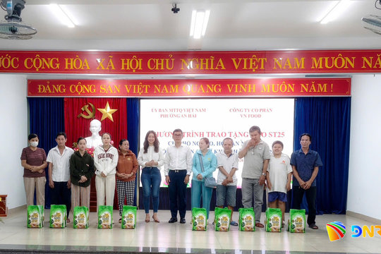 Phường An Hải trao 1 tấn gạo cho hộ khó khăn