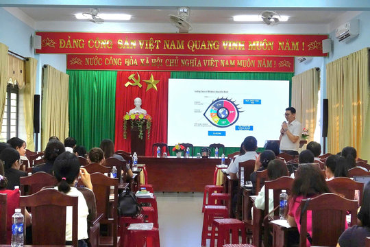 Tập huấn chăm sóc mắt học đường