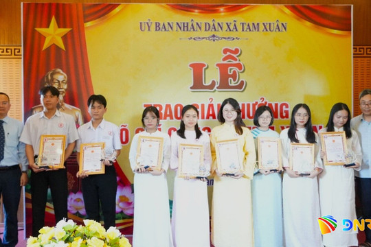 Xã Tam Xuân trao Giải thưởng Võ Chí Công cho 23 cá nhân